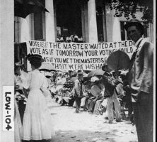 Black and white photograph of crowd gathered in Valdosta for 1907 prohibition vote